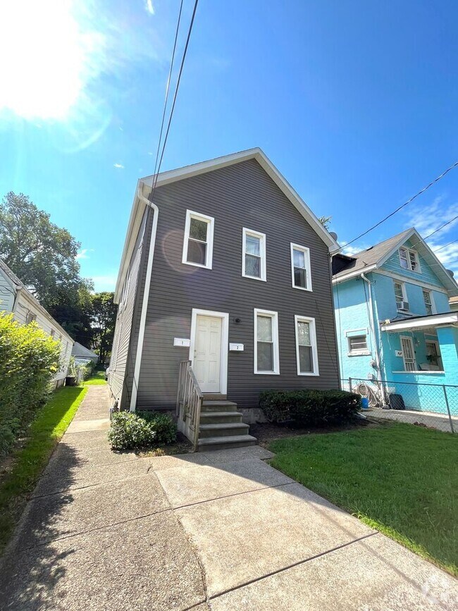 Building Photo - 515 W 3rd St