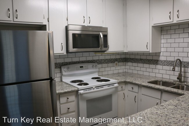 Foto del edificio - 2040-2042 Oakwood Ct