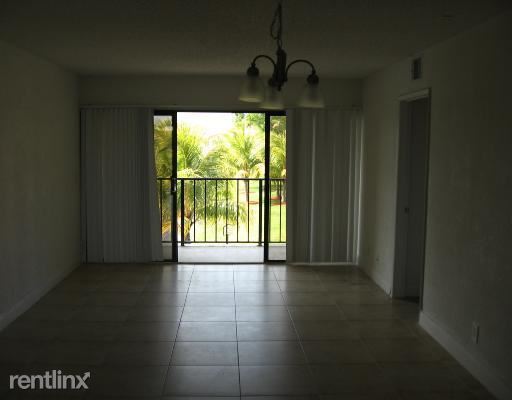 Building Photo - 1545 Lake Crystal Dr