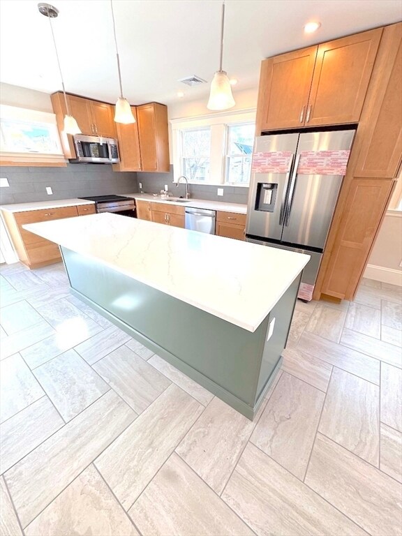 Building Photo - 14 White St