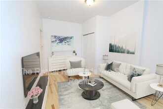 Building Photo - 91 Elm St