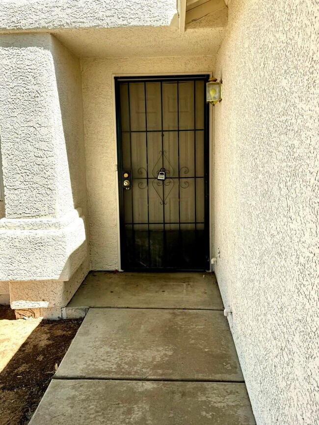 Building Photo - Nice 3 Bedroom near Davis-Monthan AFB