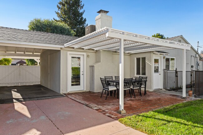 Building Photo - 22637 Dolorosa St