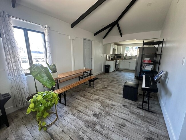 Foto del edificio - 2275 NW 30th St
