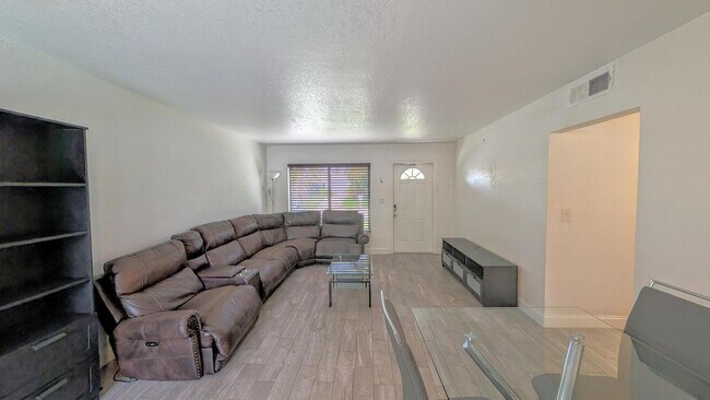Foto del edificio - 1719 15th Ave N