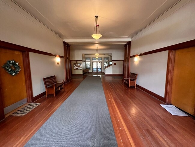 Foto del edificio - Historic Lincoln School Condo in downtown Eugene