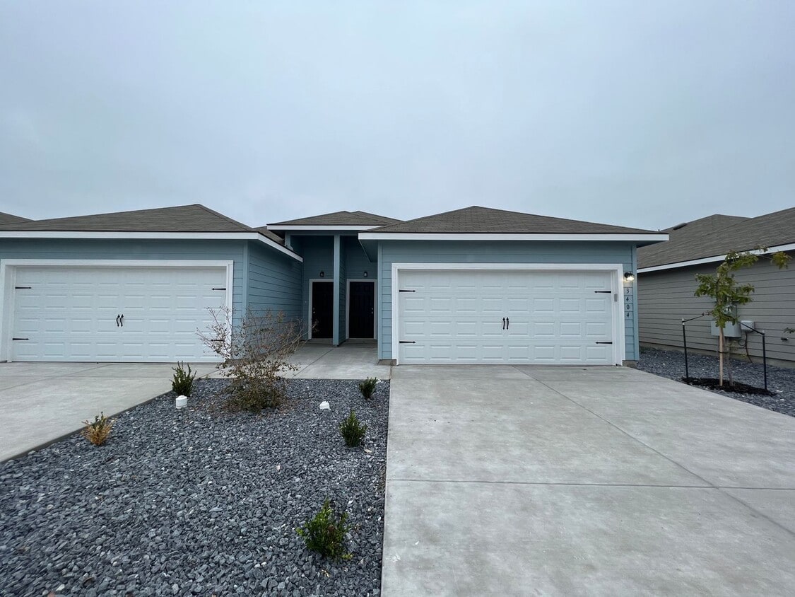 34043406 Lindsay Ln, Seguin, TX 78155 Townhome Rentals in Seguin TX