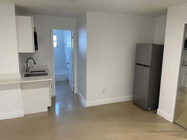 Foto del edificio - 512 SW 7th St