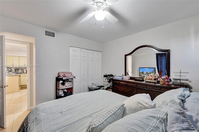 Foto del edificio - 10125 W Sunrise Blvd