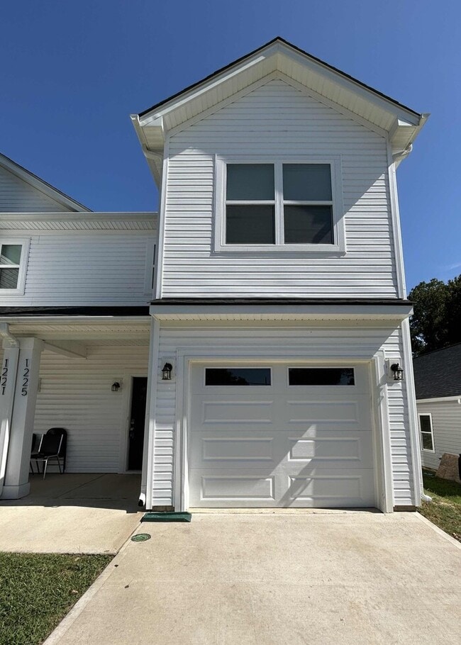 Building Photo - 1225 Marble St