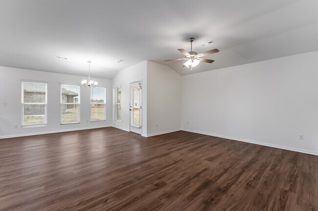Building Photo - 813 Robinson St
