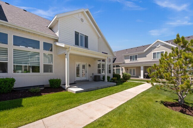 Foto del edificio - 771 Newfield Dr