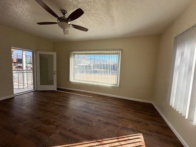 Building Photo - Beautifully Remodeled 2 Bed 1 Bath House