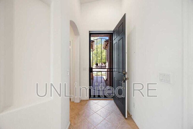 Foto del edificio - 7889 N Music Mountain Ln