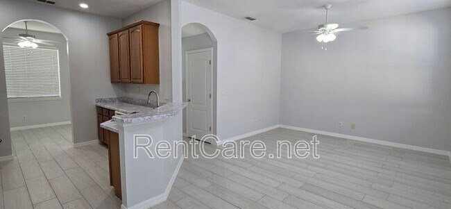 Foto del edificio - 13268 Silver Strand Falls Dr