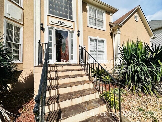 Foto del edificio - 2220 Primrose Place Ln. 6BR/3.5BA