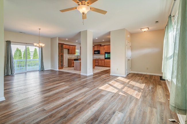 Building Photo - 175 Springfield Meadow Dr