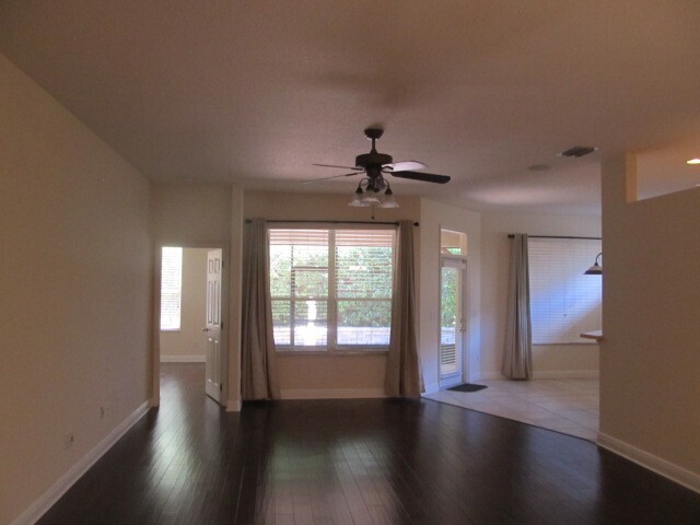 Building Photo - PRISTINE 3/2 one story home in gated commu...