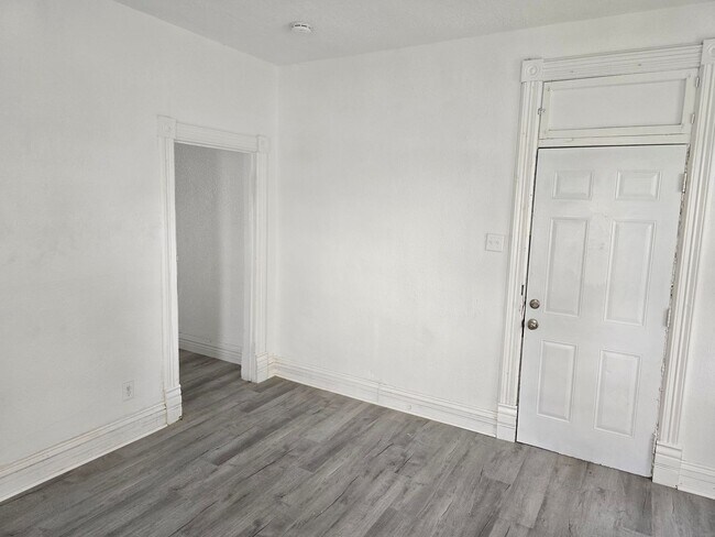 Foto del edificio - 2 Bedroom 1 Bath $1150.00