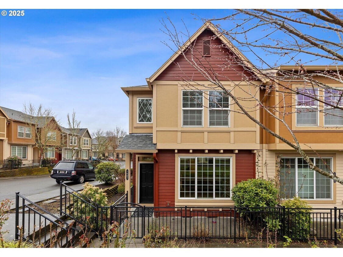 Foto principal - Stylish 3-Bedroom Home with Pool, Clubhous...