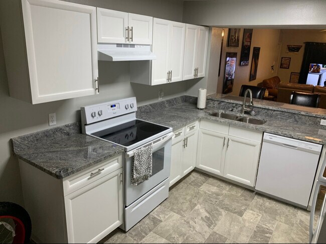 Foto del edificio - 7802 Hardwick Dr