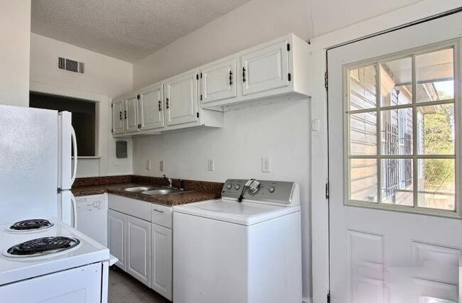 Building Photo - 1215 Habersham St