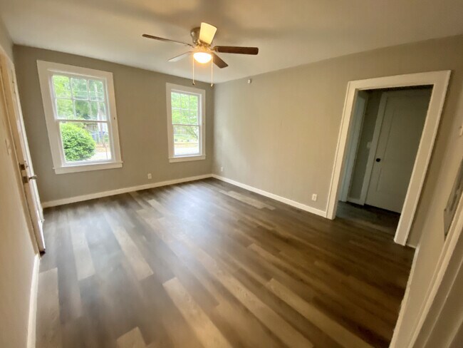 Foto del edificio - 2310 Aintree Avenue