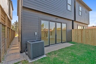 Building Photo - 3615 Dreyfus St