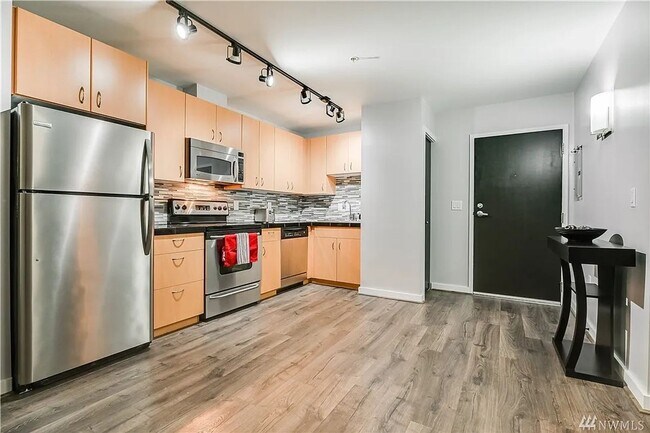 Foto del edificio - 103 Bellevue Ave E