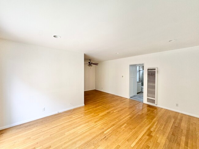 Building Photo - 1320 Ridgeley Dr