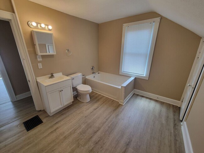 Foto del edificio - 605 Ridgelawn 2BR/2BA (Hamilton)