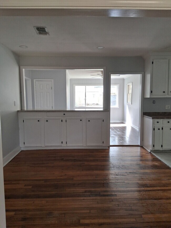 Foto del edificio - 611 Avalon Rd