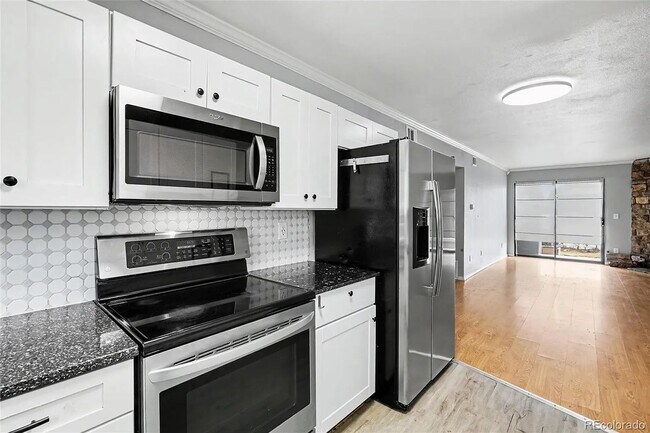 Building Photo - 3558 S Depew St