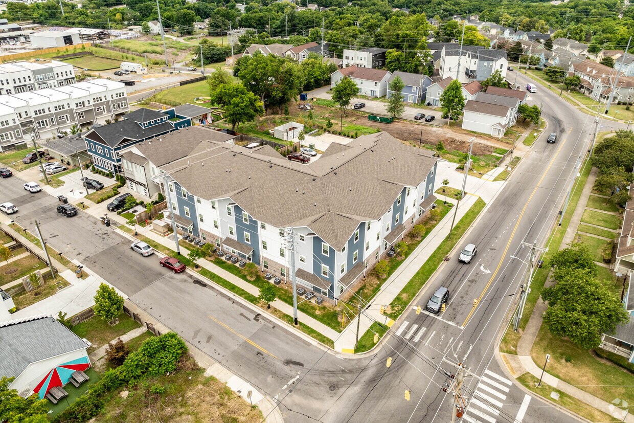 Foto aérea - 40th Ave Apartments