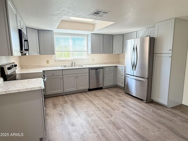 Building Photo - 843 N Arroya Rd
