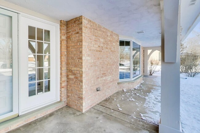 Building Photo - 931 Coventry Dr