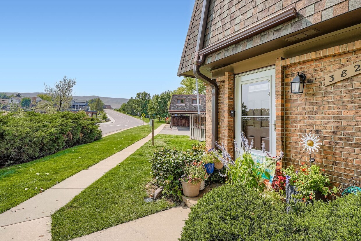 Frente - 382 Gladiola St