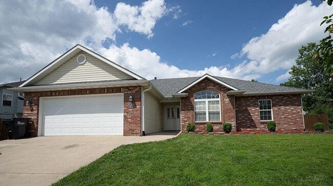 Building Photo - 211 Jackal Dr
