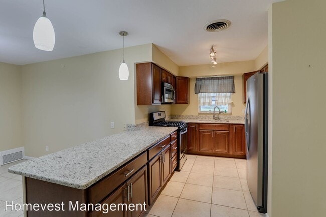 Building Photo - 3 br, 2 bath House - 2351 Derbyshire Road