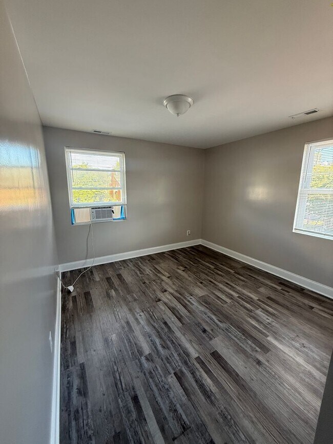 Foto del edificio - 451 Burbank St SE