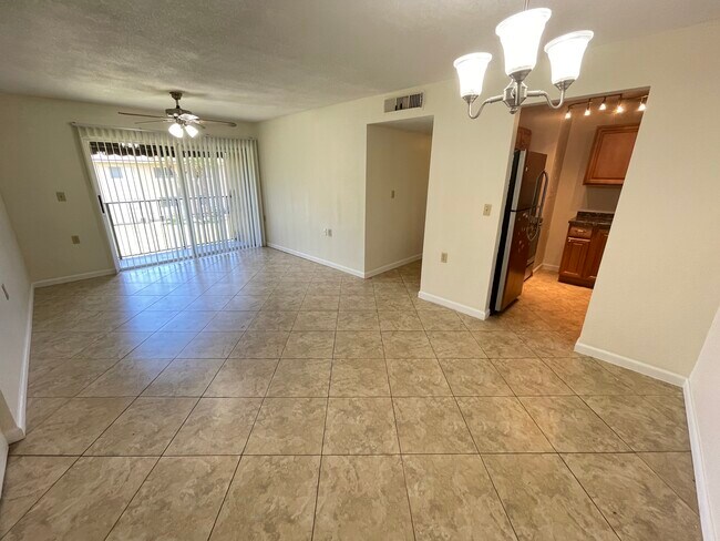 Building Photo - 1141 Lake Victoria Dr