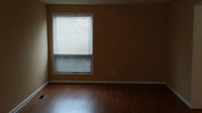 Building Photo - 4435 Elan Ct