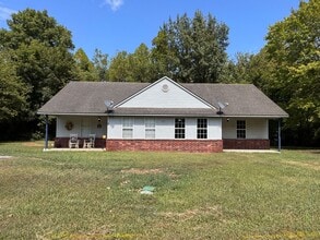 Building Photo - 121 Green Ln