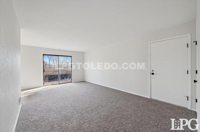 Foto del edificio - 1665 Brownstone Blvd