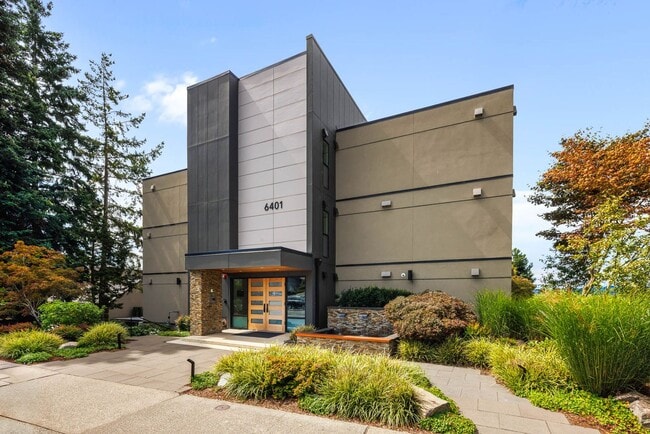 Building Photo - 6401 Lake Washington Blvd NE