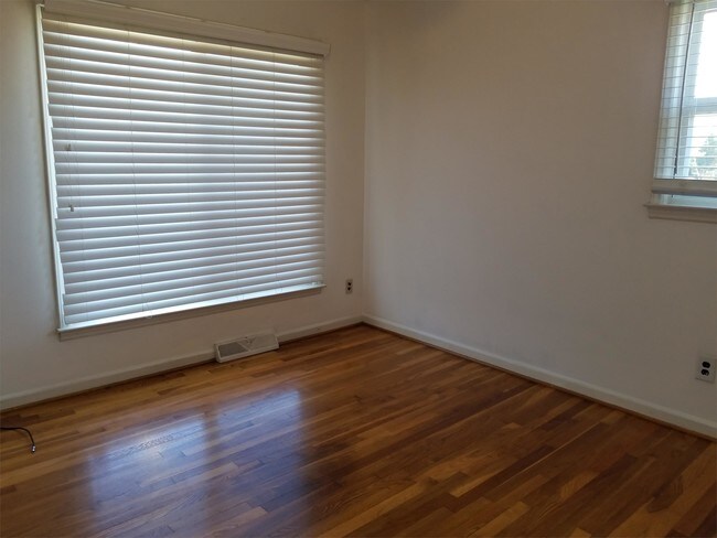 Foto del edificio - 1160 E 14th St