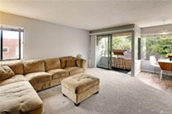 Building Photo - 5801 Phinney Ave N