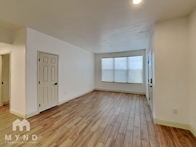 Building Photo - 8555 W Russell Rd