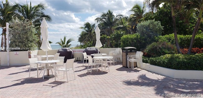 Foto del edificio - 3180 S Ocean Dr