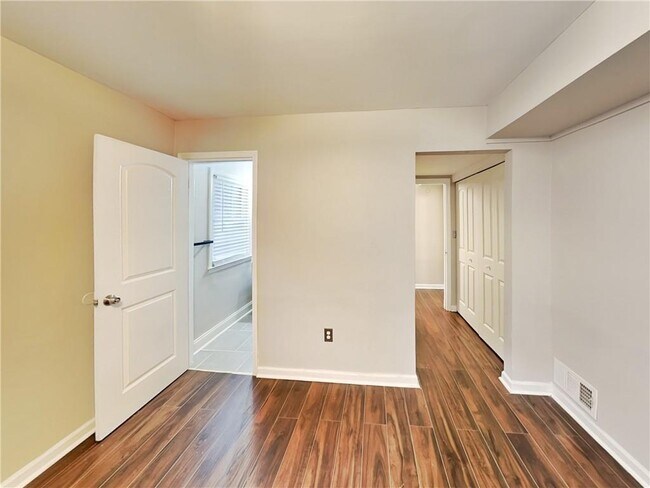 Building Photo - 2722 Hayden Dr
